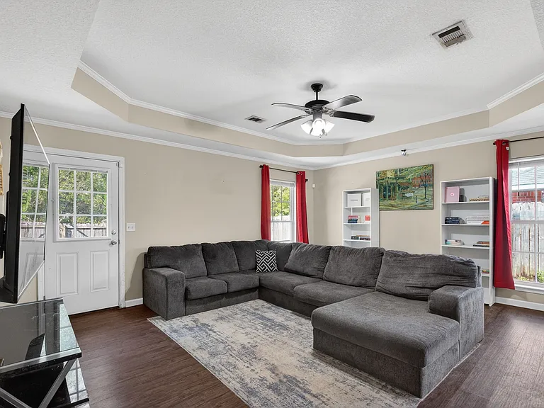 31 Idus Ln — Photo 23