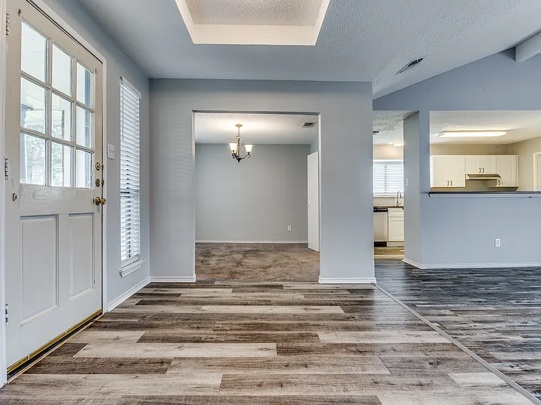 209 W Schreiber St — Photo 8