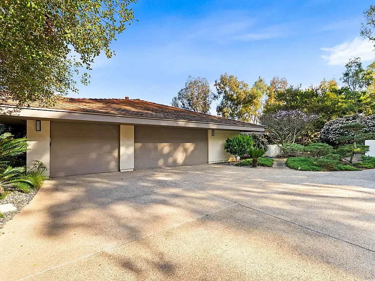 5491 Calzada Del Bosque — Photo 50