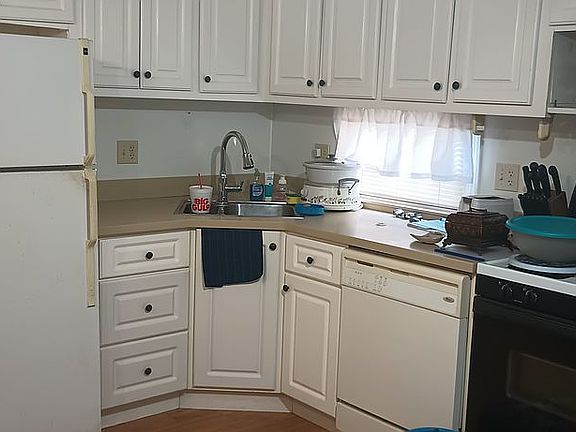 2nd image of 1610 W Bay Dr #106