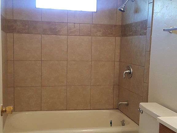 5th image of 228 Oxford Dr