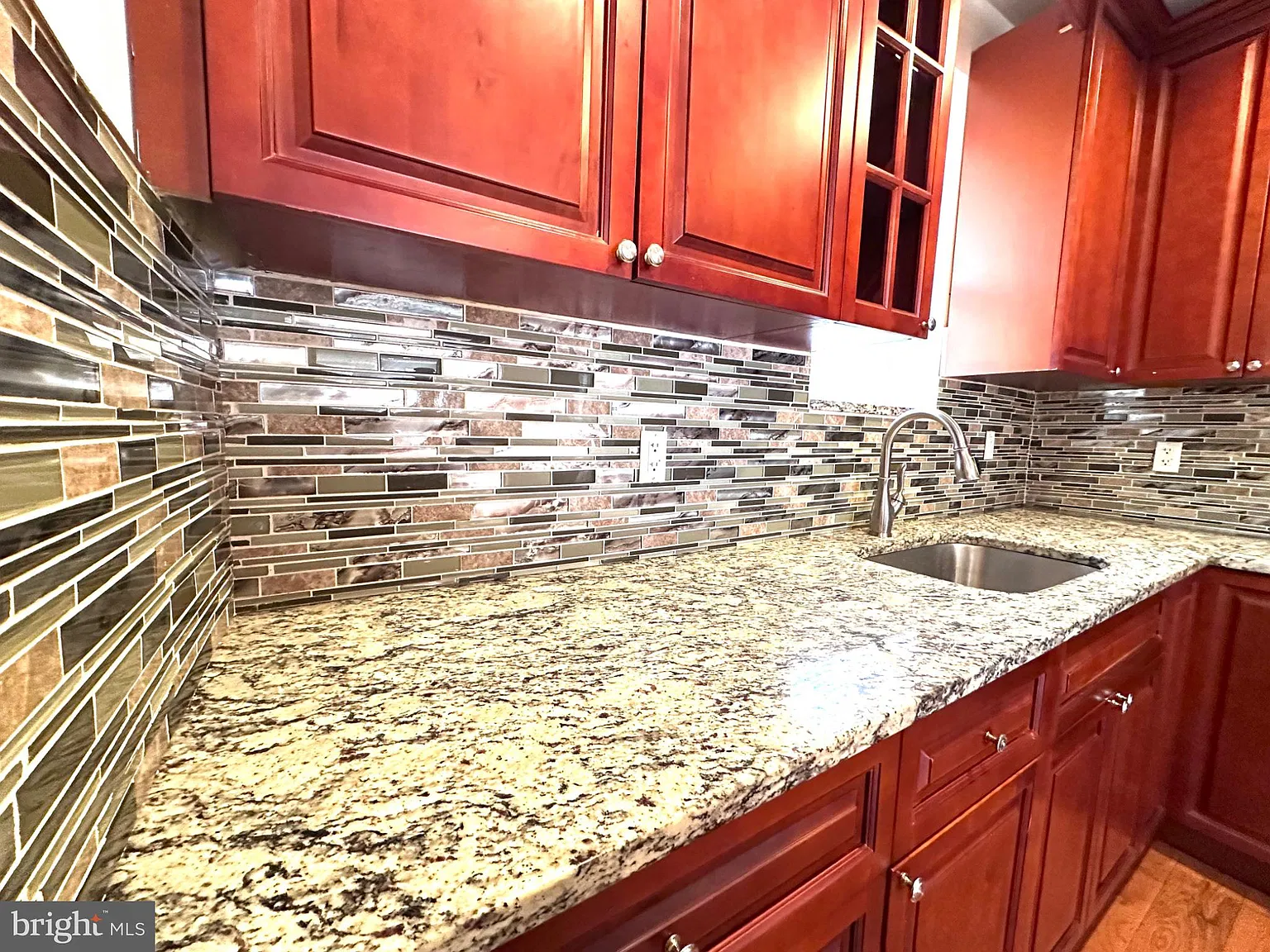 3 bed, 2.0 bath, 1032 sqft, $1,700 — Photo 4