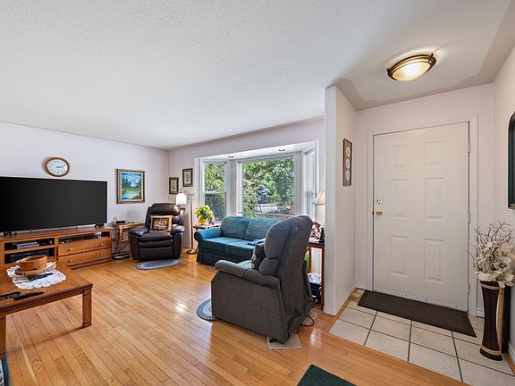 4th image of 4341 Dunsmuir Rd
