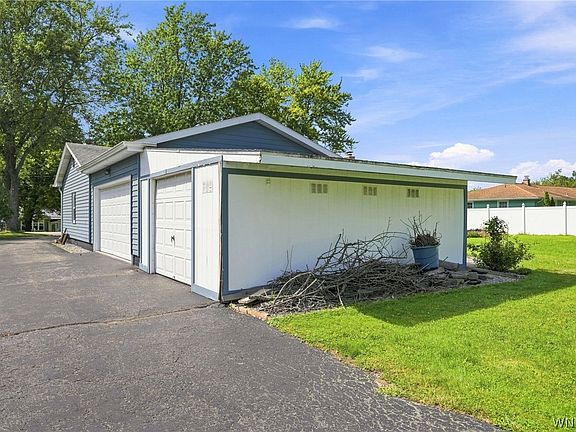 4th image of 831 Stolle Rd