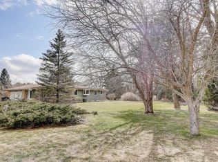 1051 Middle Ridge Dr, Hubertus, WI 53033