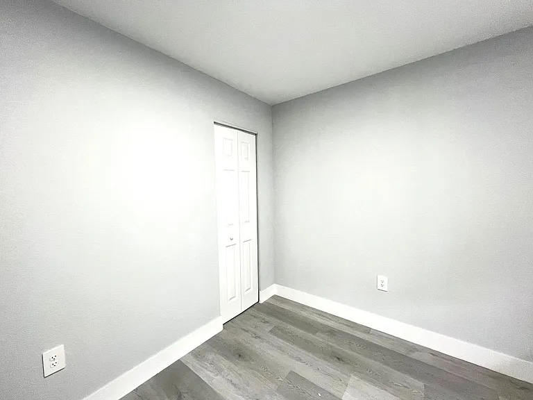 St George Apartments — Photo 43