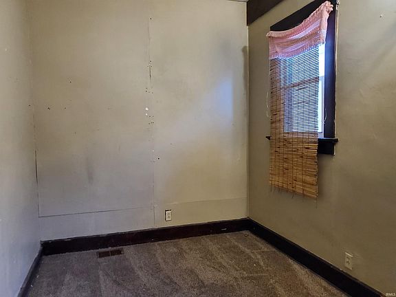 5th image of 115 W Missouri St