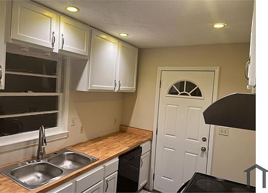 2nd image of 2955 1st Ave SW #B
