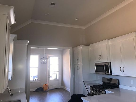 5th image of 436 Oak Pl