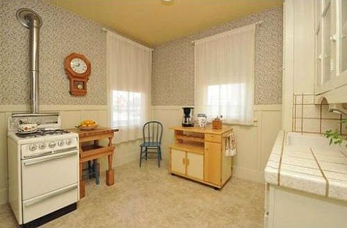 4th image of 216 Juniper Ave
