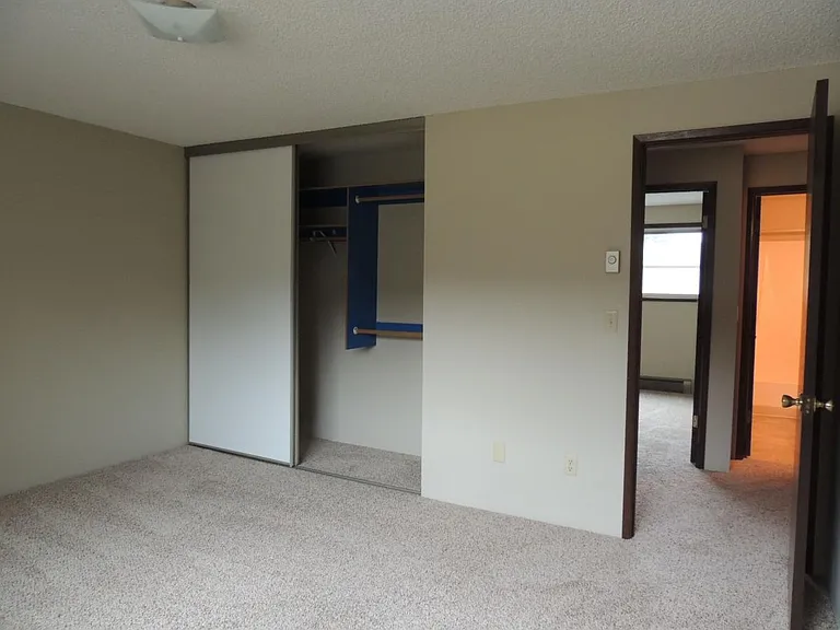 Lg Bdrm Looking to Hall & Sm Bdrm