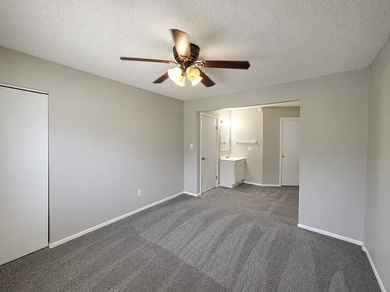 403 NE Westwind Dr #B — Photo 8