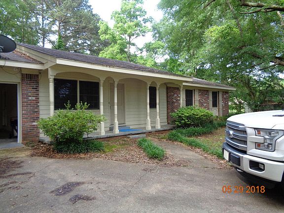 2nd image of 225 Eastwood Dr