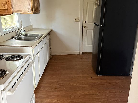 3rd image of 711 Lee St