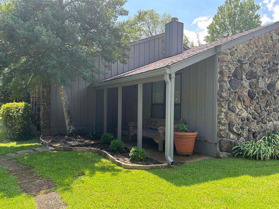 2nd image of 422 Orchard Ln