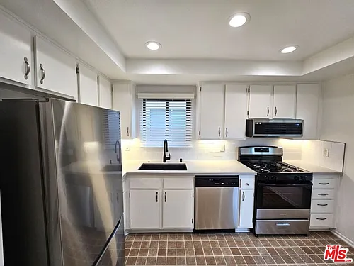 2349 S Bentley Ave #8 Photo 1
