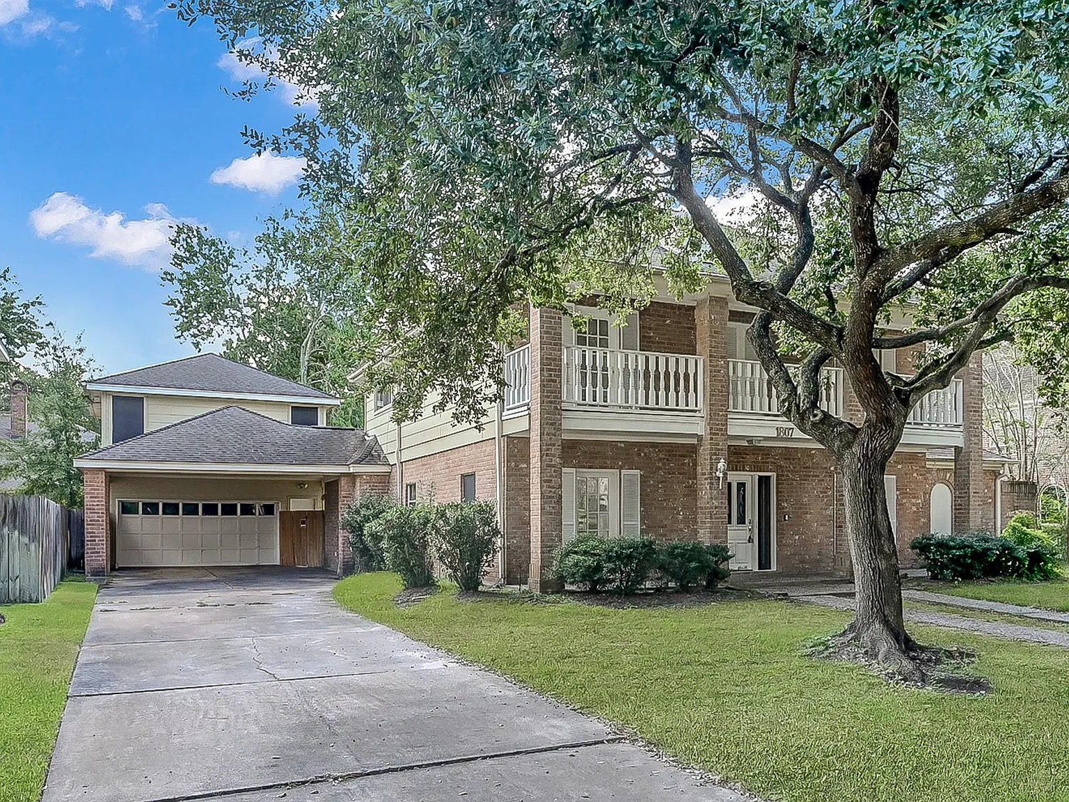 4 bed, 3.5 bath, 3301 sqft, $2,900 — Photo 2