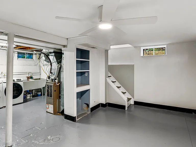 Family Room (alt view)