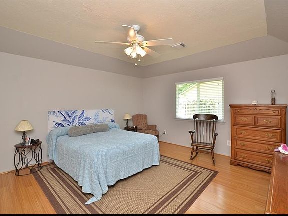 3rd image of 22210 Kenlake Dr