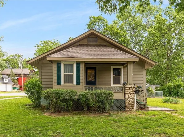 13013 8th St, Grandview, MO 64030