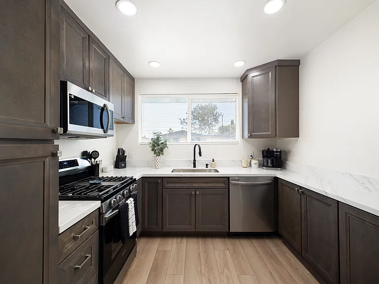 5019 Ensign St — Photo 16