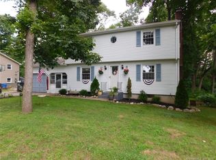 29 Norman Dr, Gales Ferry, CT 06335