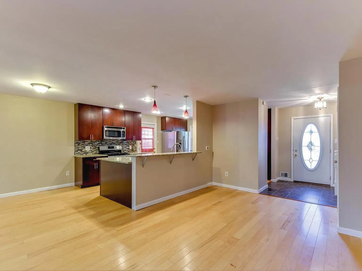 5 bed, 2.5 bath, 2162 sqft, $3,600 — Photo 3
