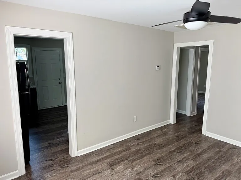 2020 Greenwood Cir #B — Photo 3