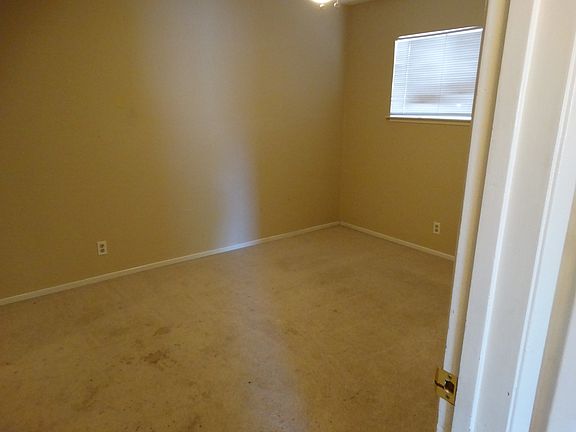 5th image of 1304 Champion Oaks Dr