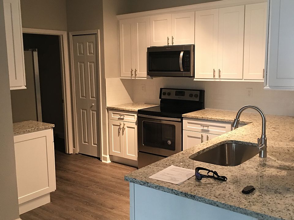 1st image of 10000 N Gate Pkwy #612