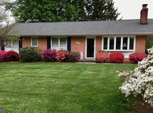 10703 Almond St, Fairfax, VA 22032