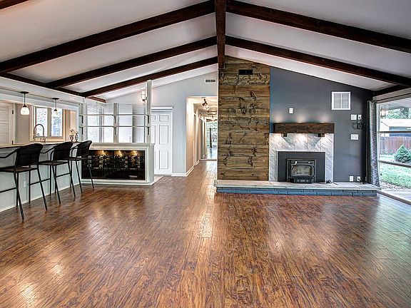 5th image of 2450 Beechwood Dr