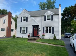 60 Hampshire Dr, Rochester, NY 14618