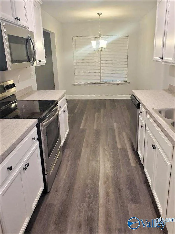 3 bed, 2.0 bath, 1425 sqft, $1,650 — Photo 3