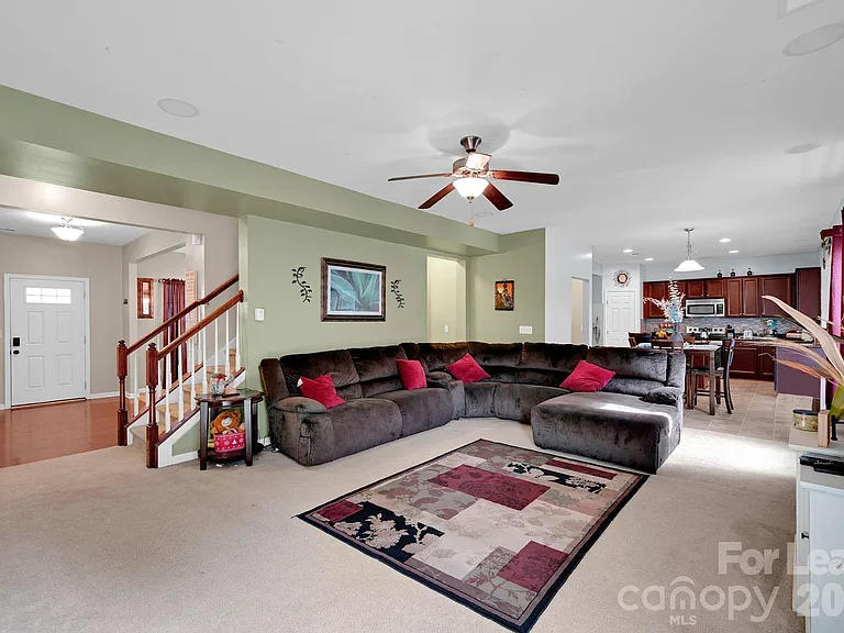 106 Ashton Dr — Photo 35