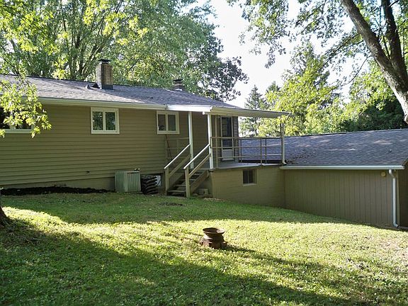 4th image of 56 Delia Dr