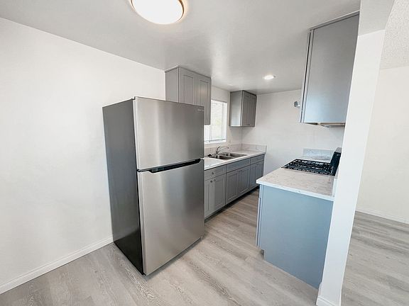 3rd image of 416 E Broadway