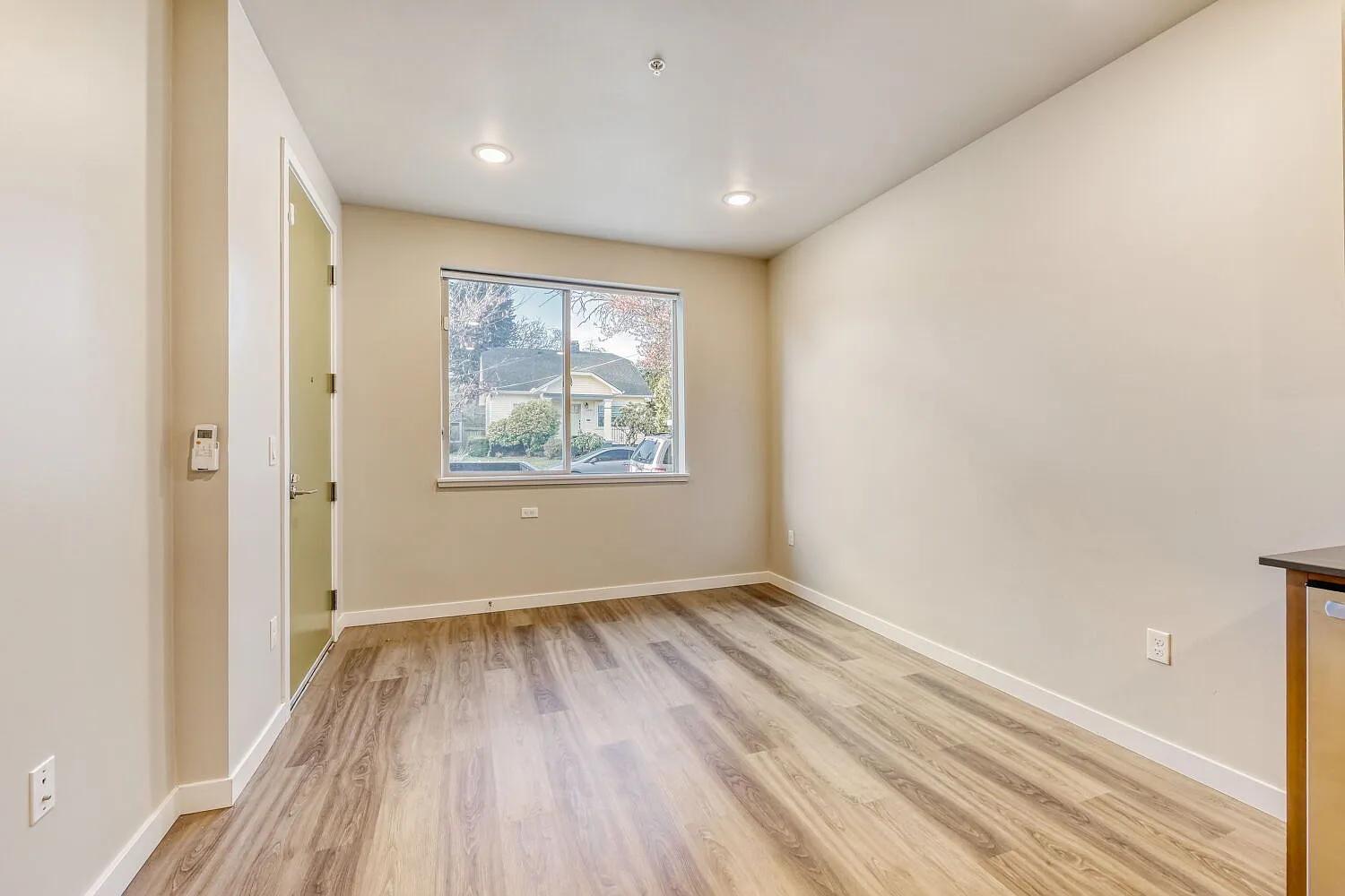 1 bed, 1.0 bath, 598 sqft, $1,429 — Photo 4
