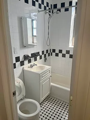 Rented by Queens Apartments Realty LLC | media 9