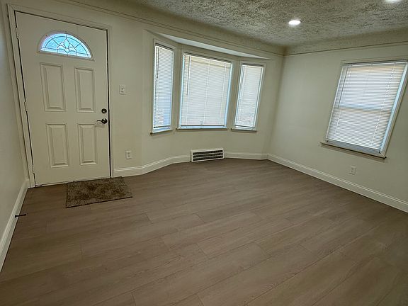4th image of 13115 Jobin St