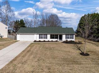 416 Raymond Dr, Winder, GA 30680