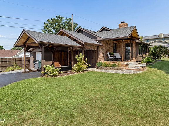 3rd image of 3524 Pinewood Pl