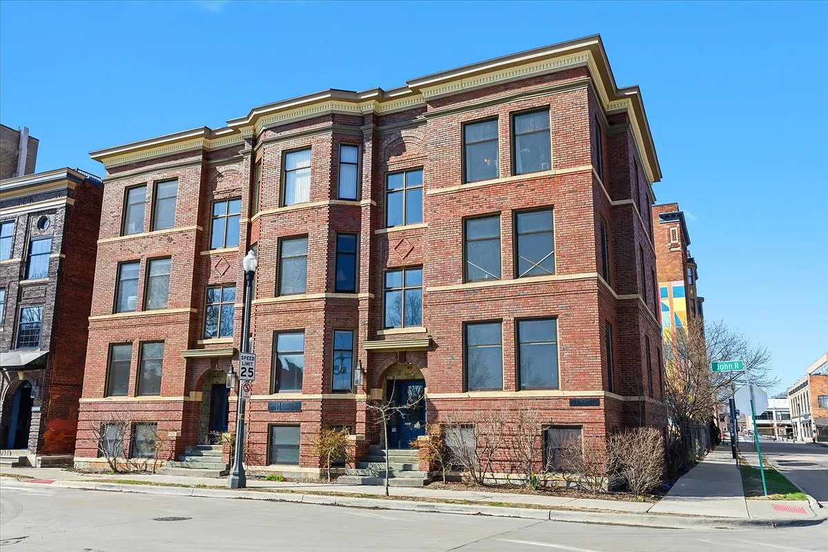 112 Watson St — Photo 2