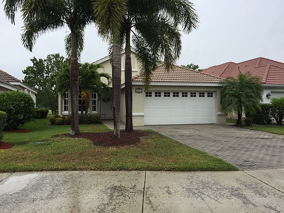 2nd image of 848 SW Lake Charles Cir