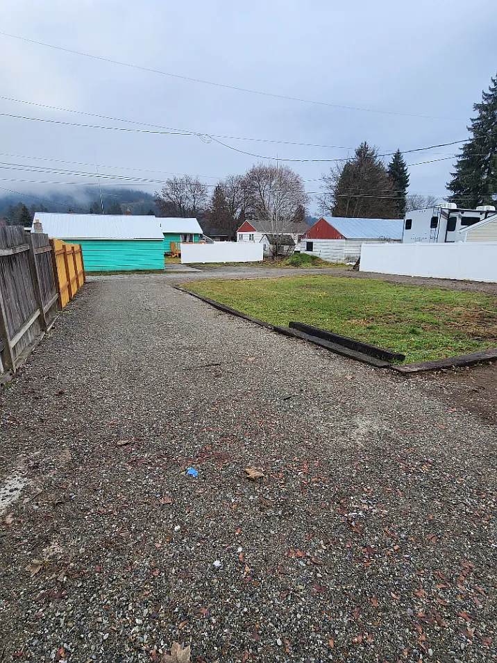 3 bed, 1.0 bath, 1370 sqft, $1,800 — Photo 3