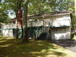 222 Suter Dr, Bushkill, PA 18324