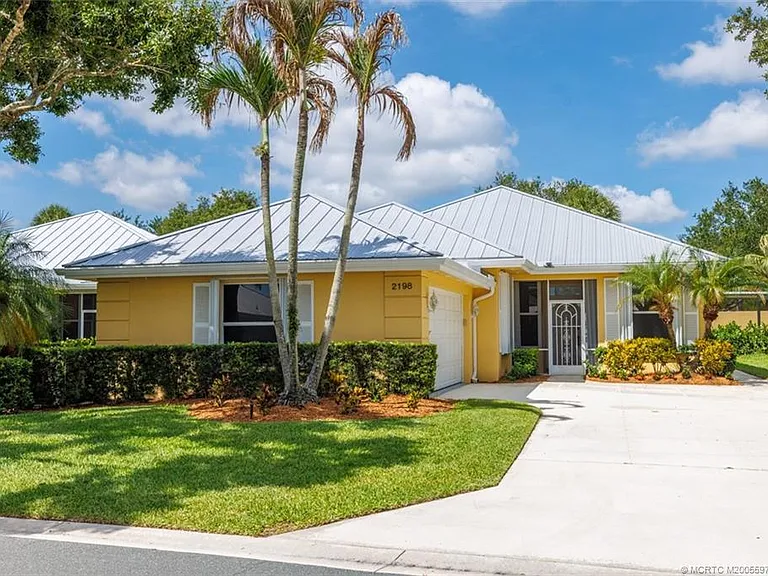 2198 SW Mayflower Dr — Photo 1