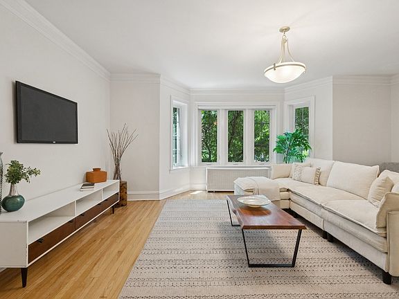 5th image of 927 Hinman Ave APT 1S