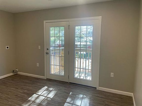 4th image of 1804 Parkwood Ln #17