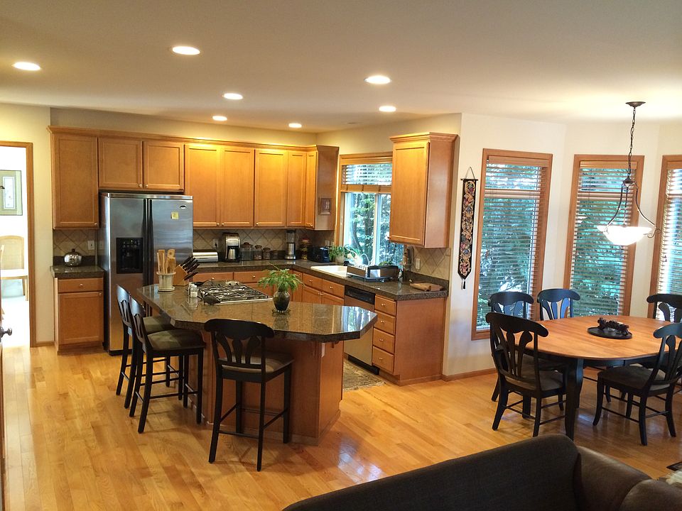 Kitchen & Breakfast Nook